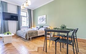 Comfortable 2Br Apt In Vienna, Prime Location